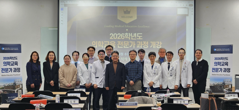 사진1_참가자 16인 단체사진.png